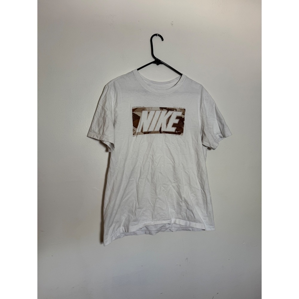 Nike Mens Graphic T-Shirt White Camo Logo Short Sleeve Crew Neck Size Large‎